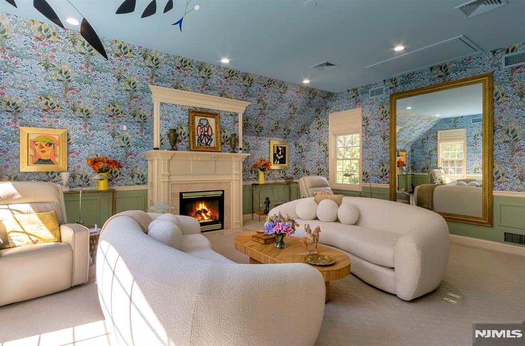 property viewer photo 9