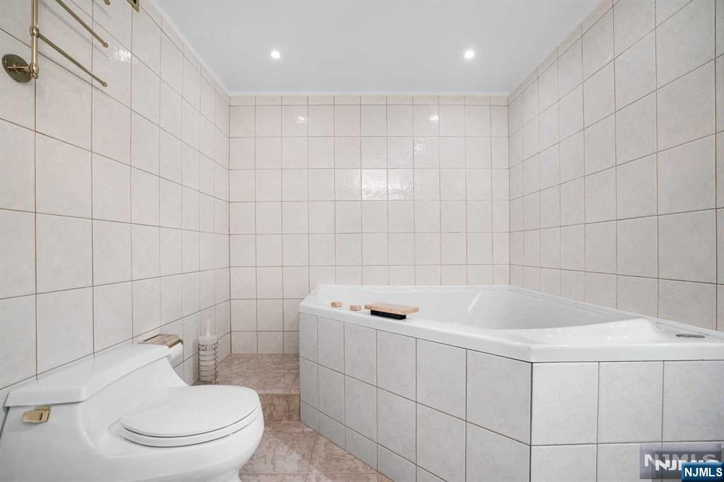 property viewer photo 11