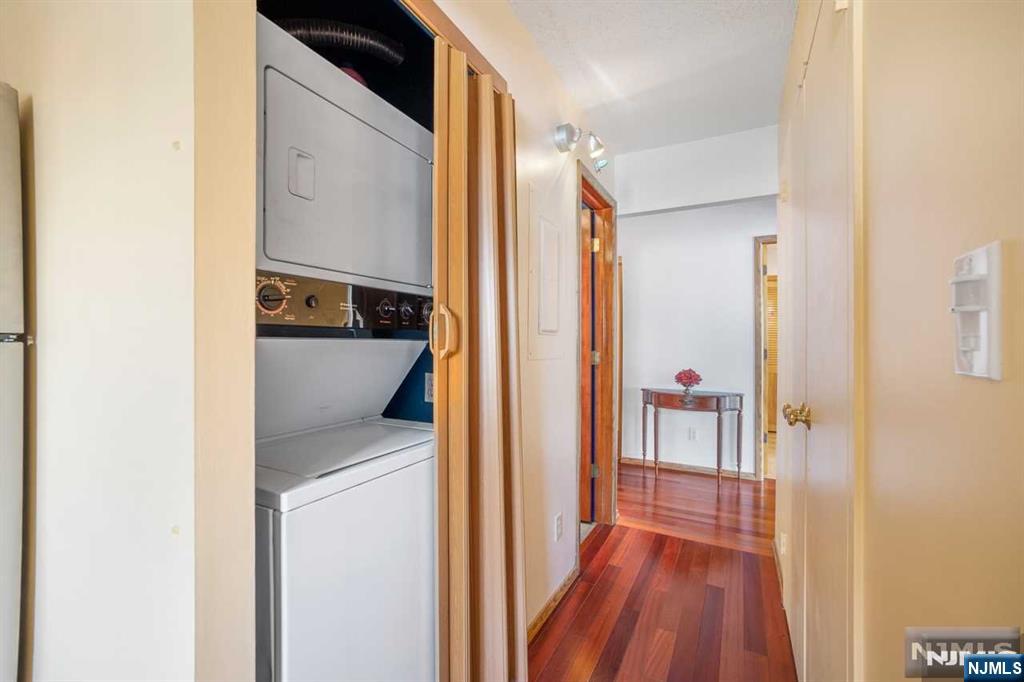 property viewer photo 3