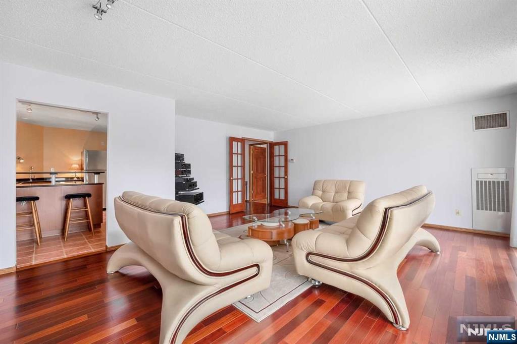 property viewer photo 5