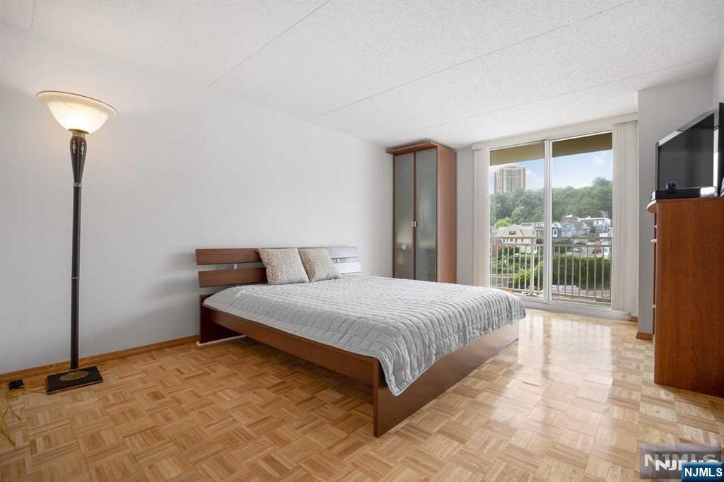property viewer photo 8
