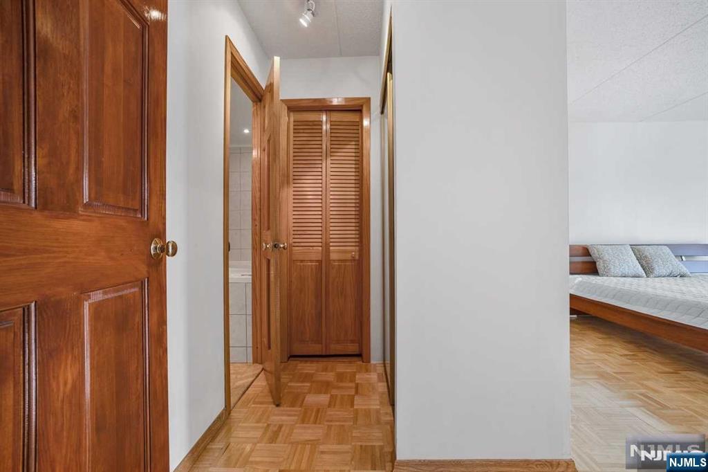 property viewer photo 9