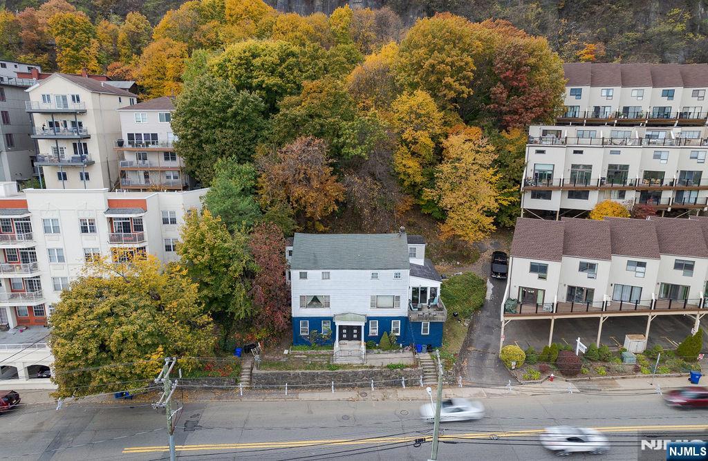 main property photo 14