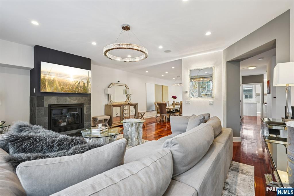 property viewer photo 1
