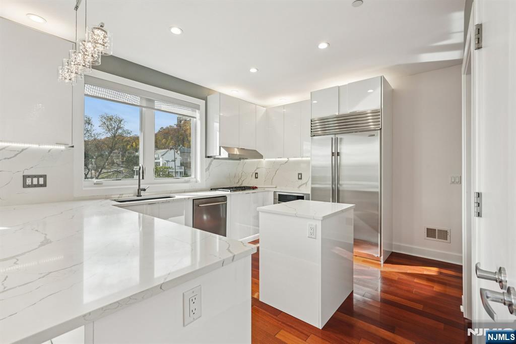 property viewer photo 10