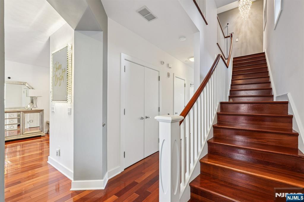 property viewer photo 13