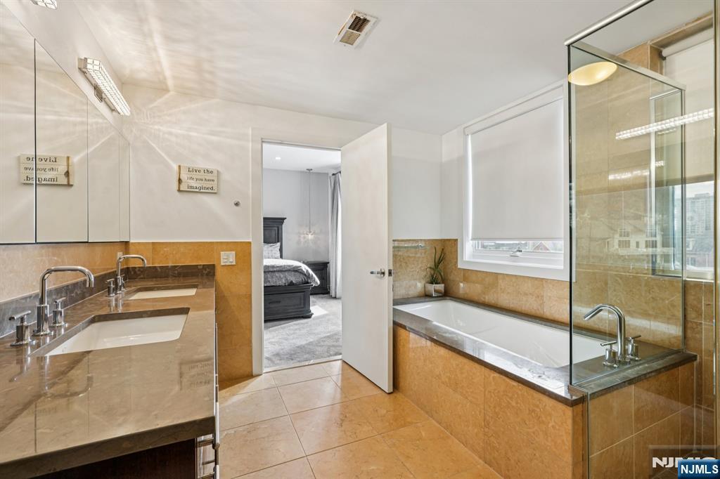 property viewer photo 18