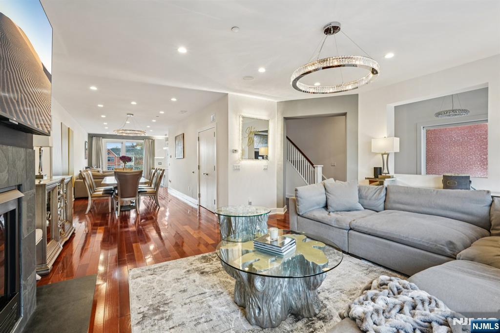 property viewer photo 2