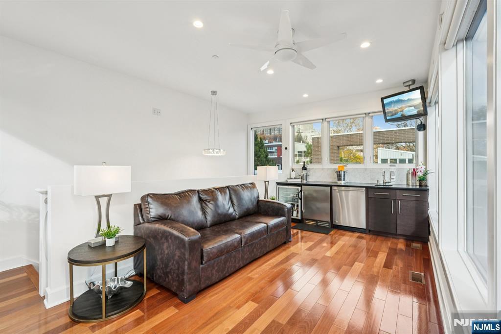 property viewer photo 35