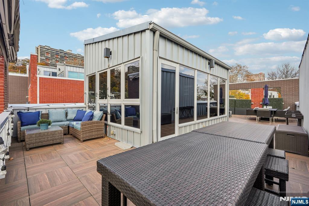 property viewer photo 38