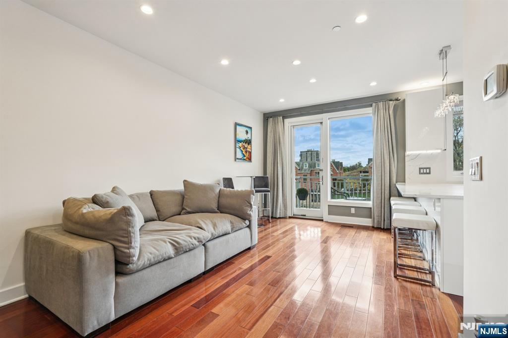 property viewer photo 6