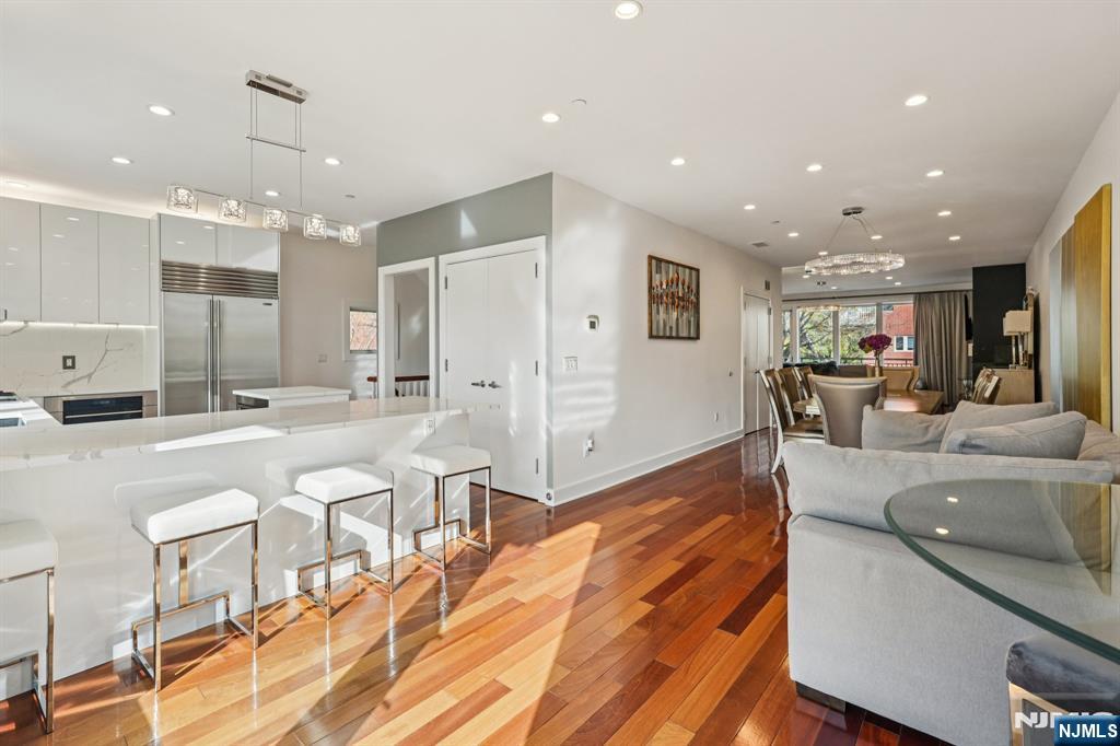 property viewer photo 7