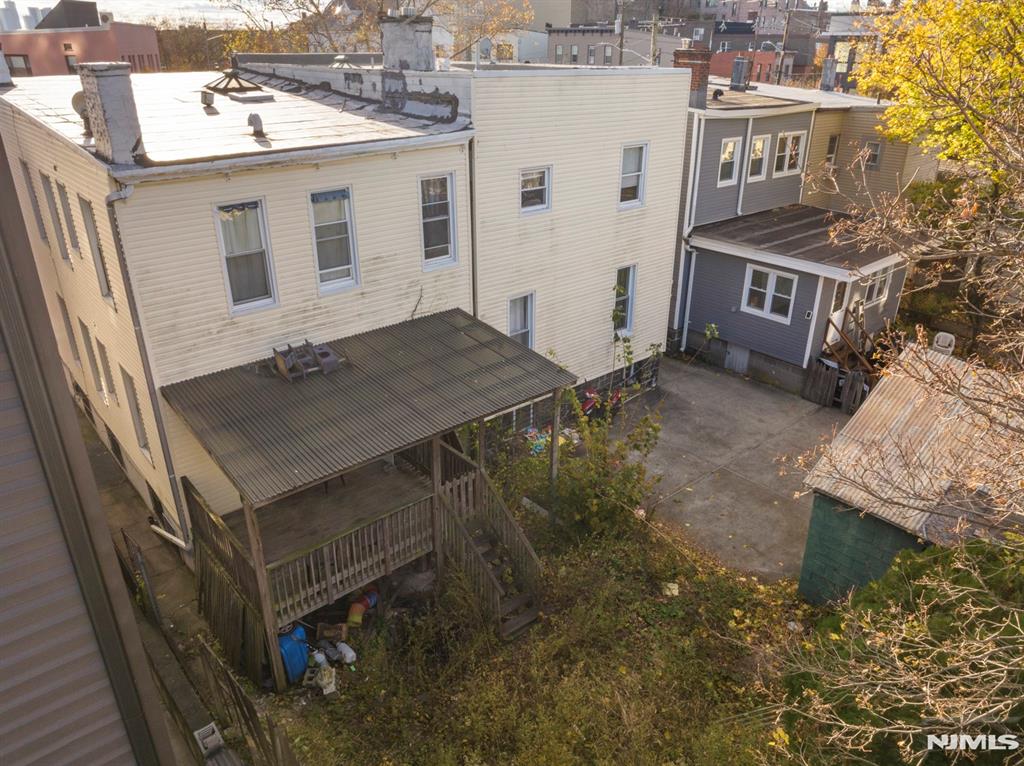 main property photo 17