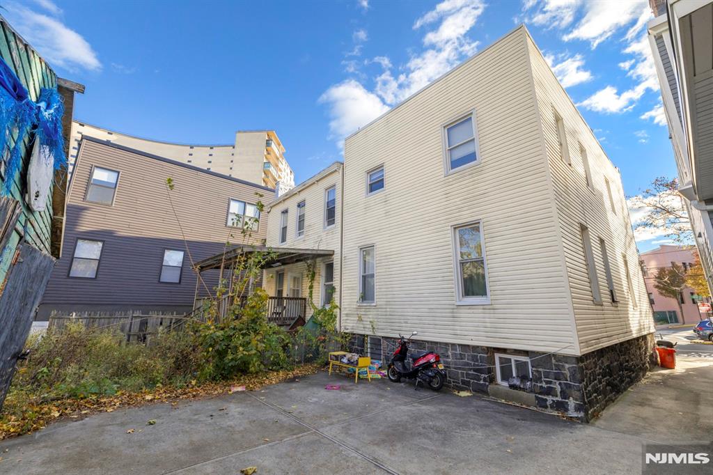 main property photo 5