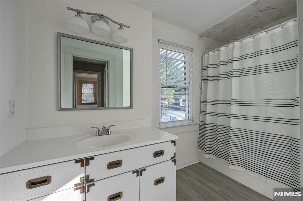property viewer photo 20