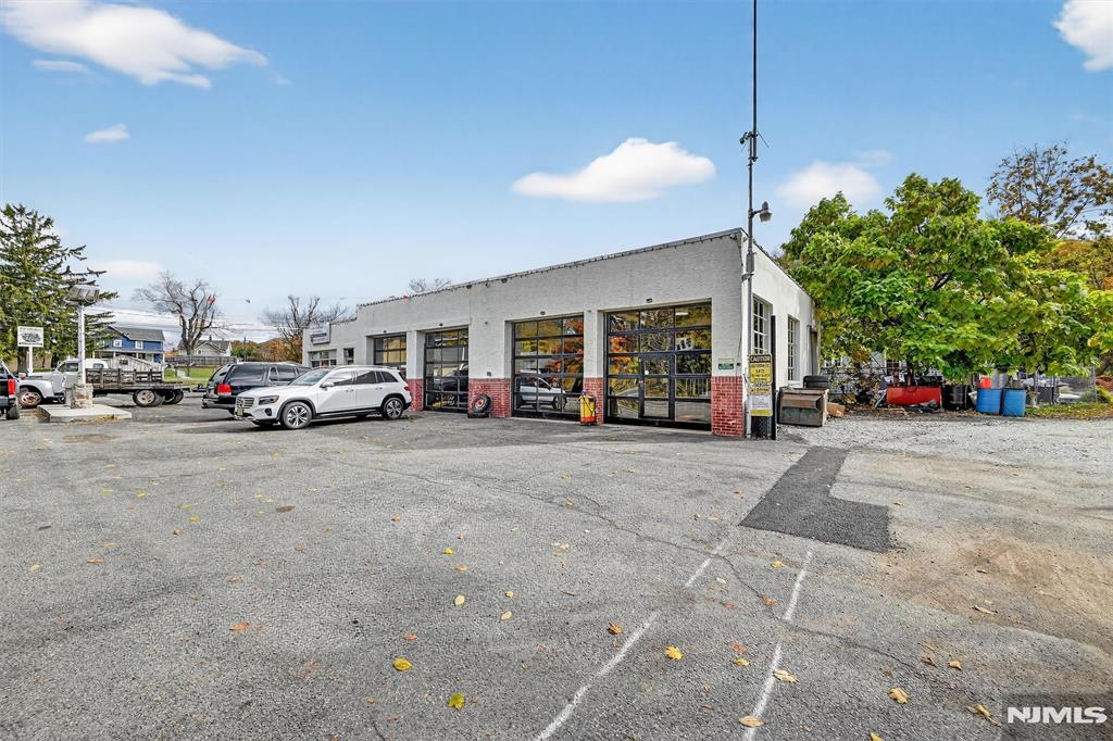 main property photo 40