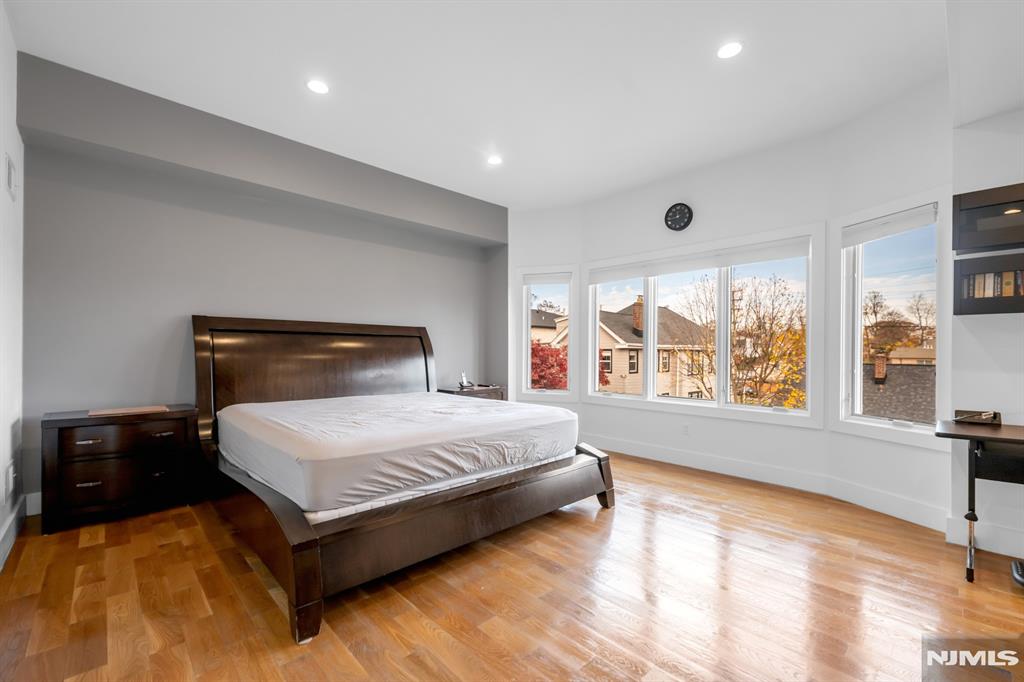 property viewer photo 13