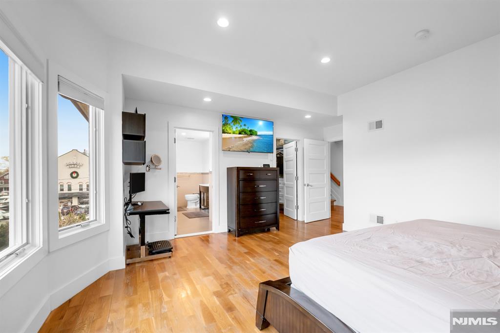 property viewer photo 15