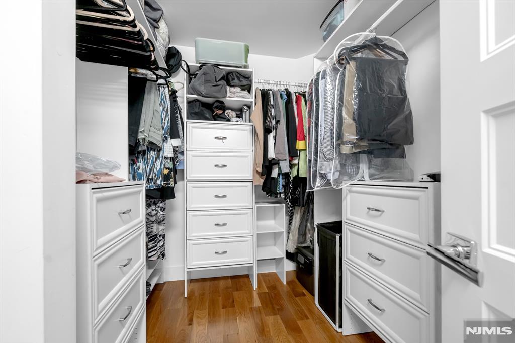 property viewer photo 16