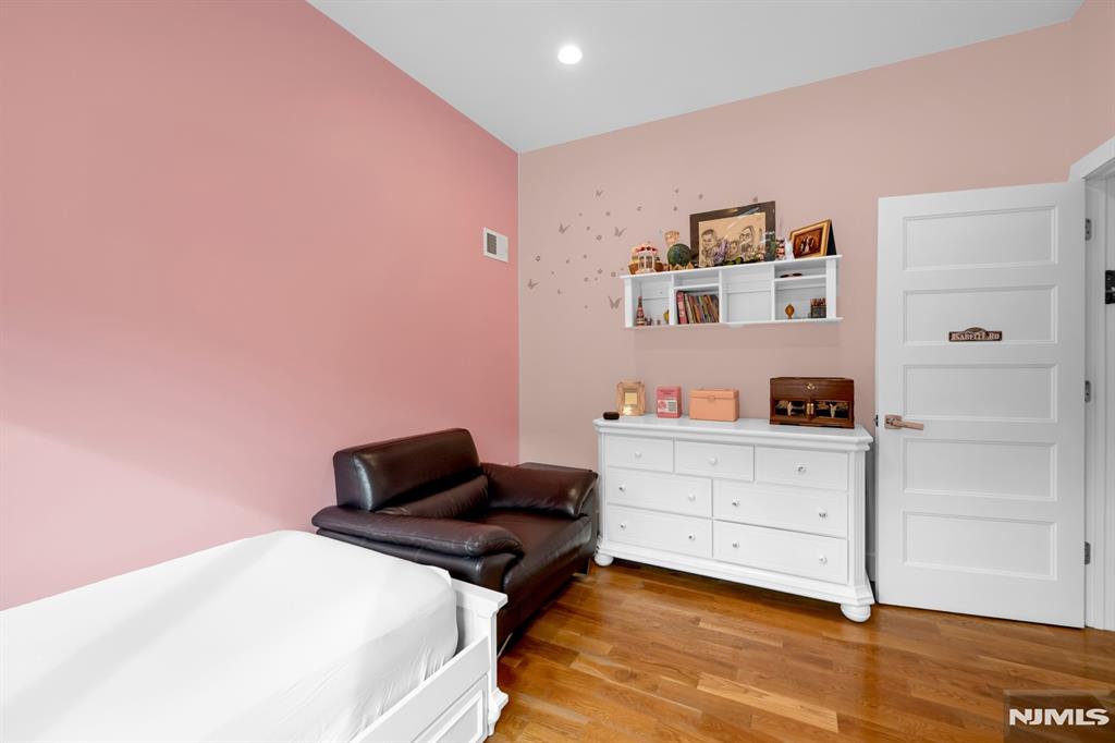 property viewer photo 21