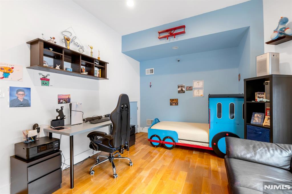 property viewer photo 23