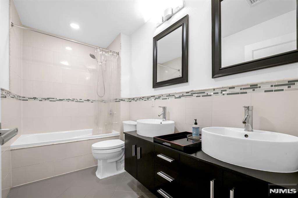 property viewer photo 25