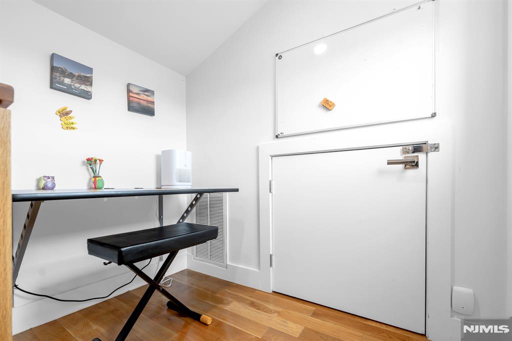 property viewer photo 30