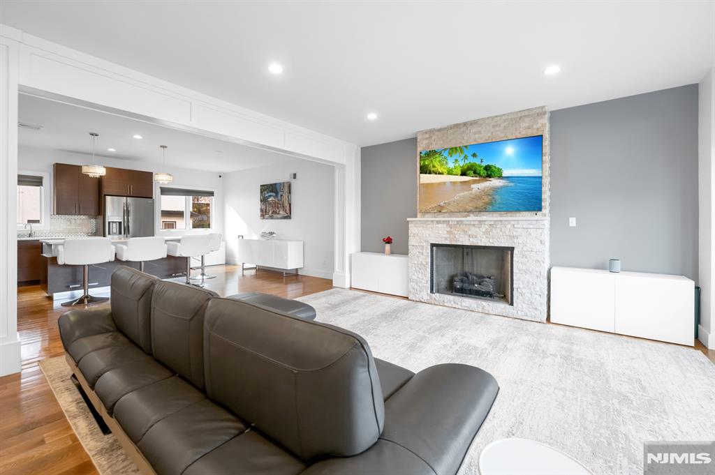 property viewer photo 5