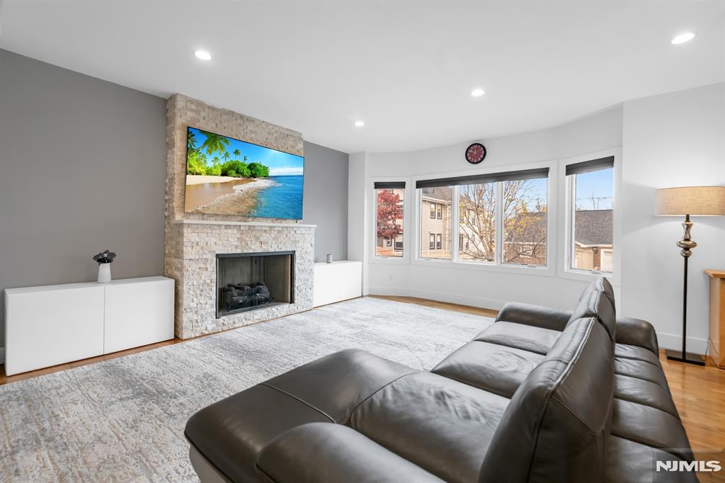 property viewer photo 6