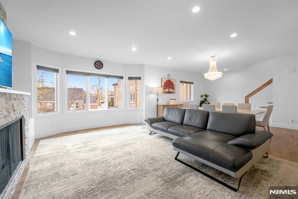 property viewer photo 7