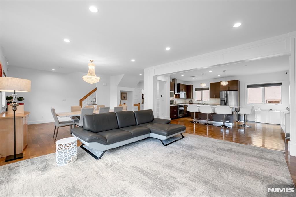 property viewer photo 8