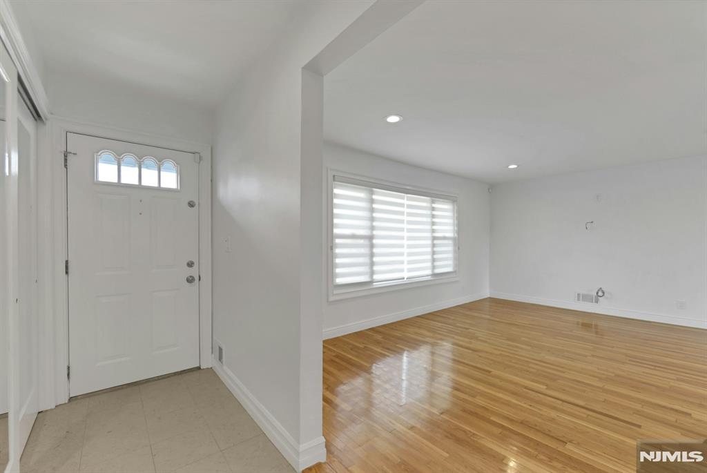 property viewer photo 10