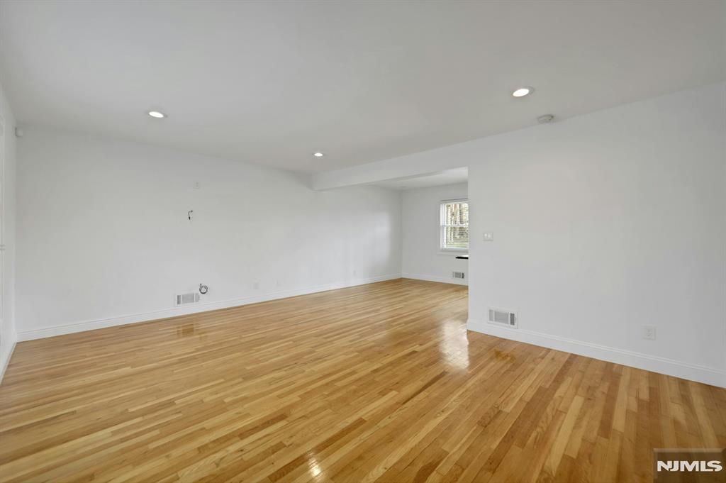 property viewer photo 11