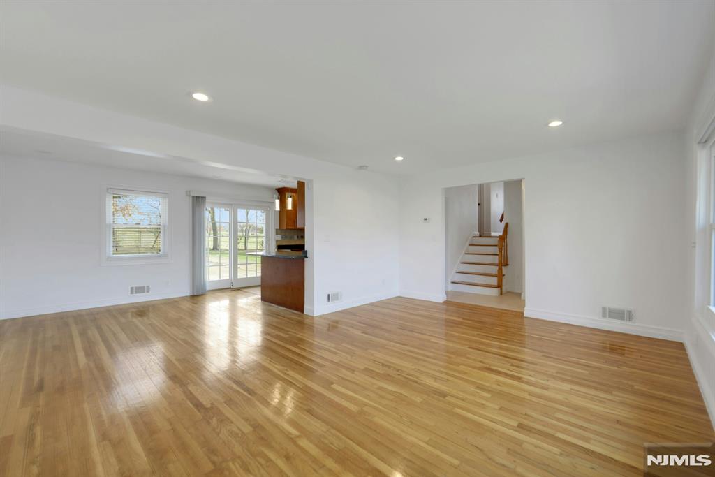 property viewer photo 12