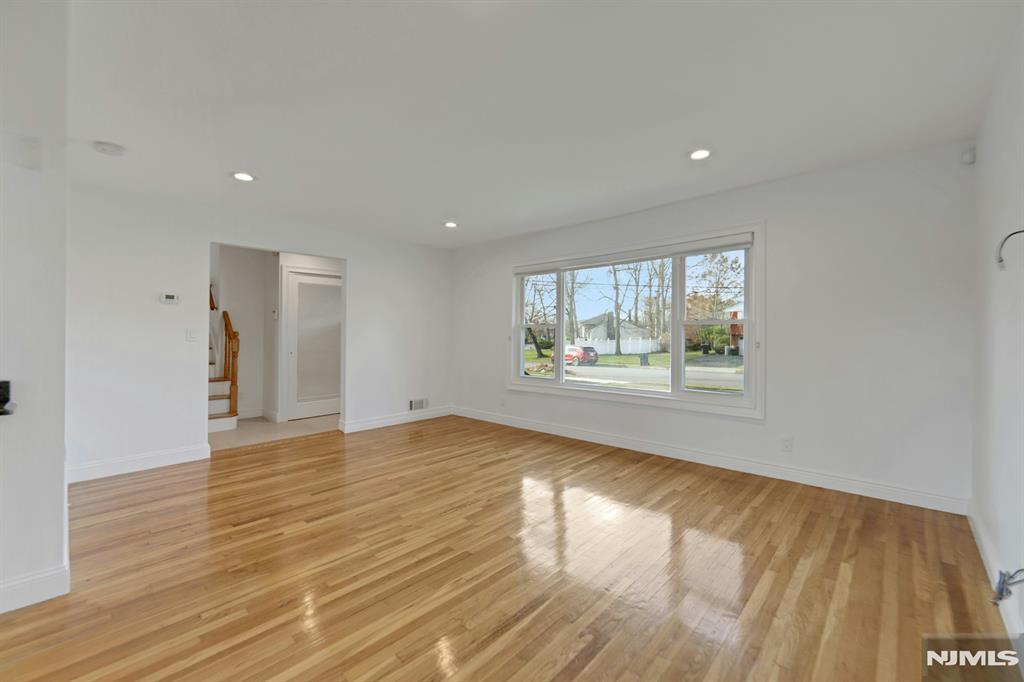 property viewer photo 18