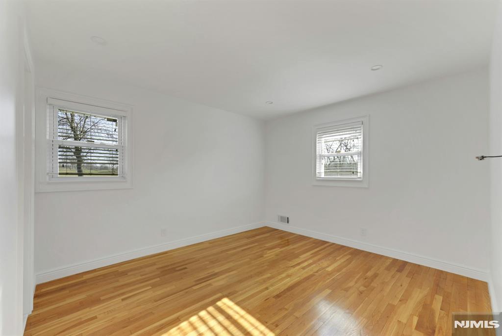 property viewer photo 19