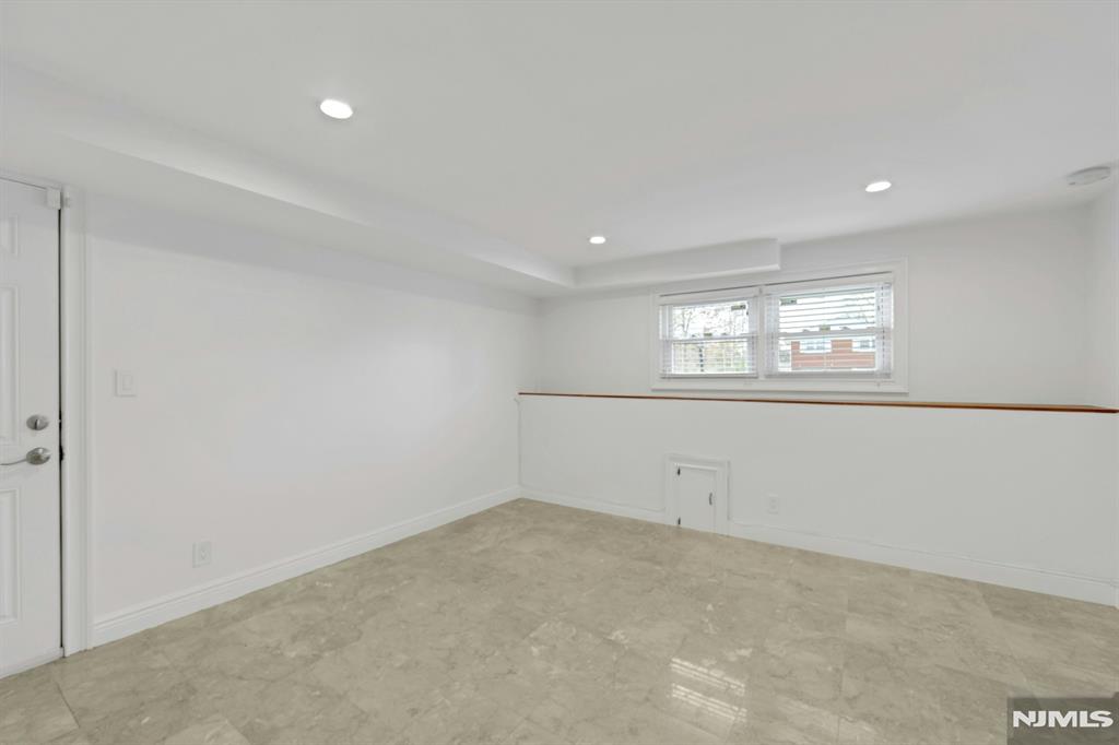 property viewer photo 23