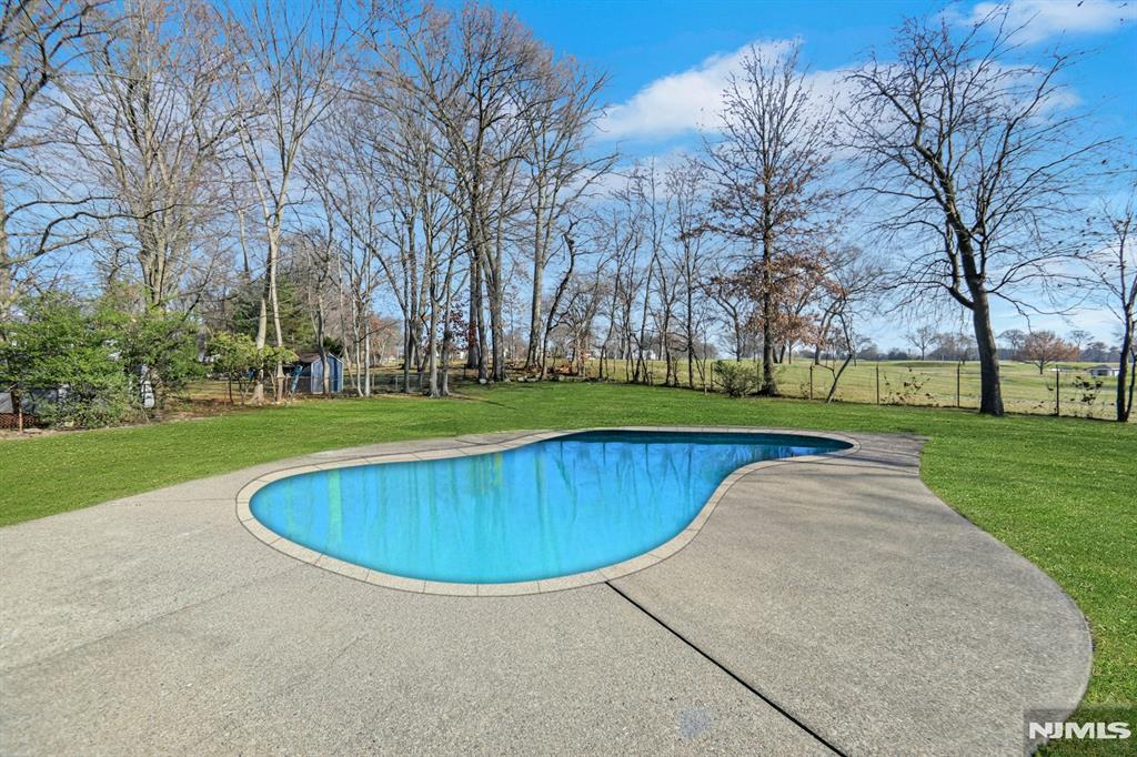 property viewer photo 25