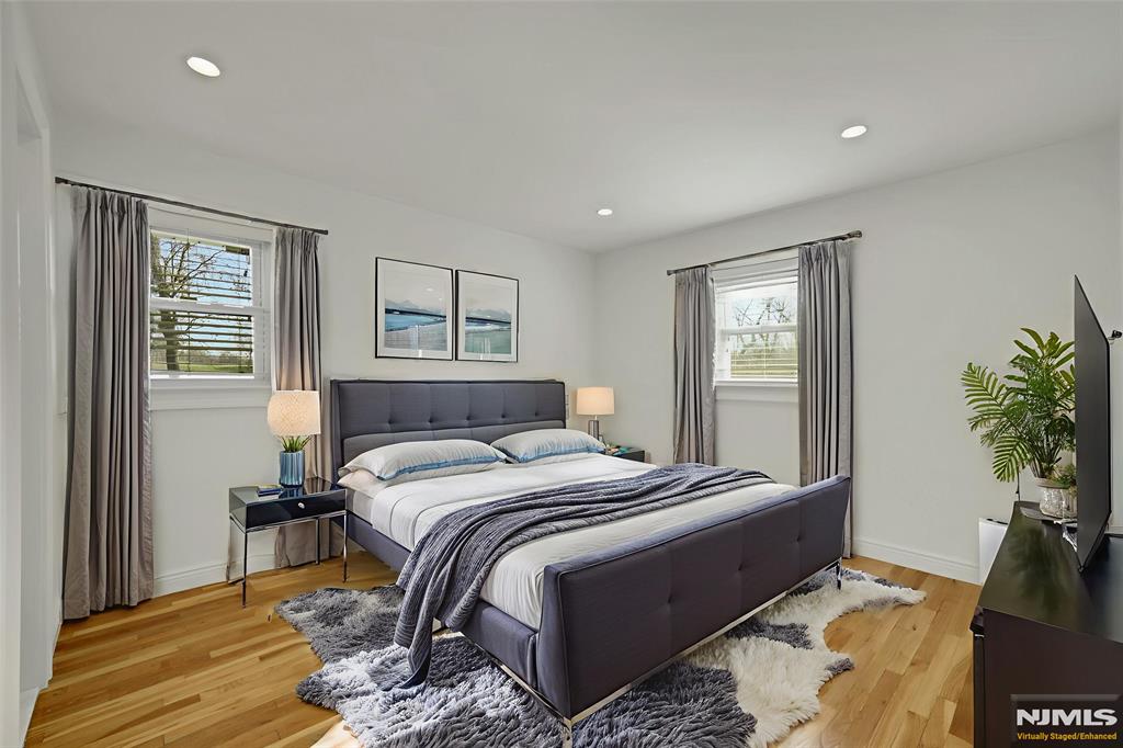 property viewer photo 4