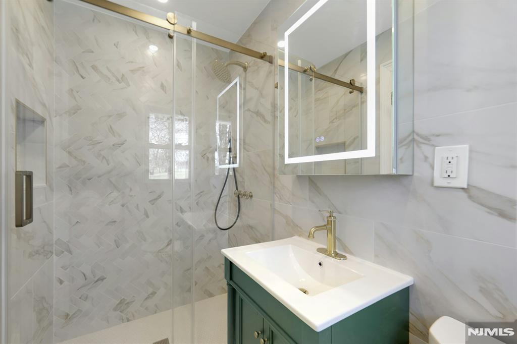 property viewer photo 5