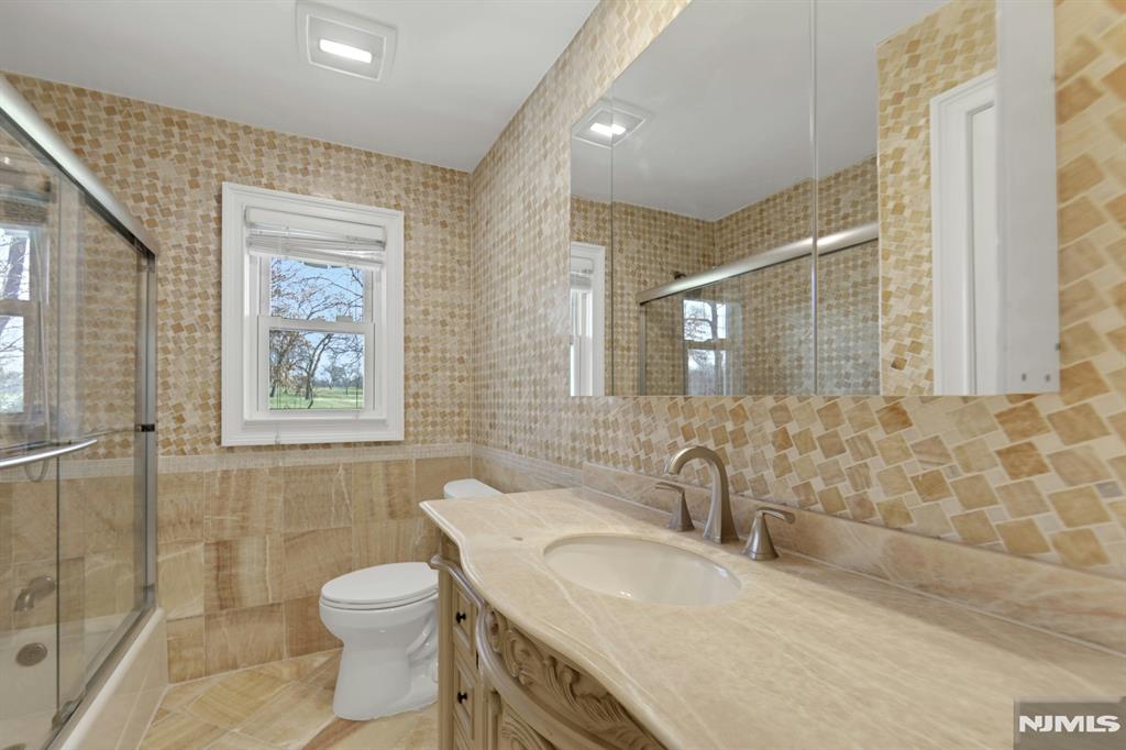 property viewer photo 8