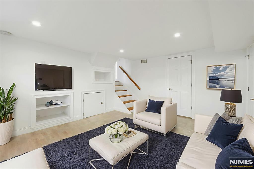 property viewer photo 9