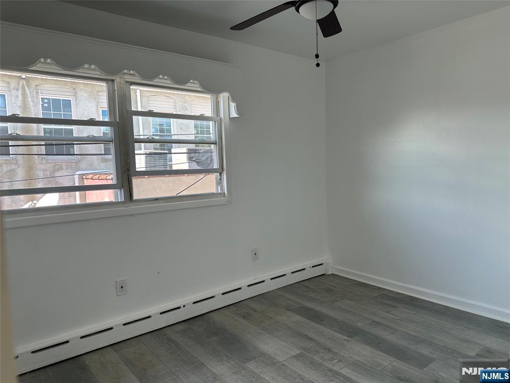 property viewer photo 3