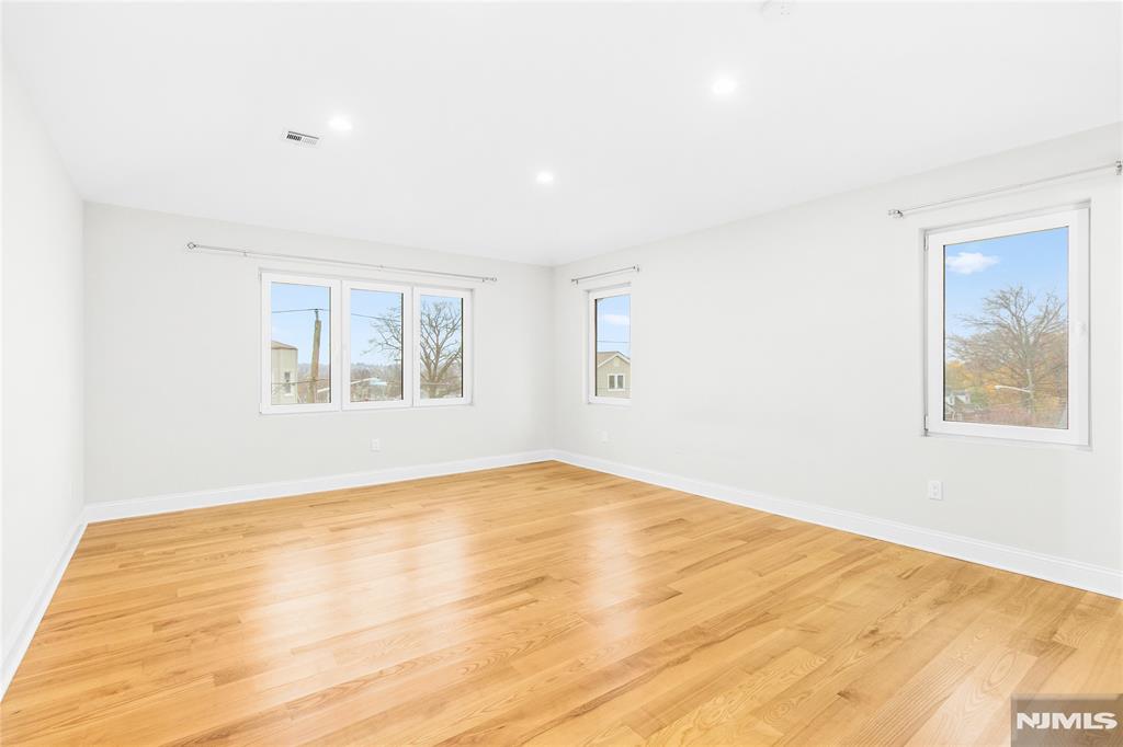 property viewer photo 10