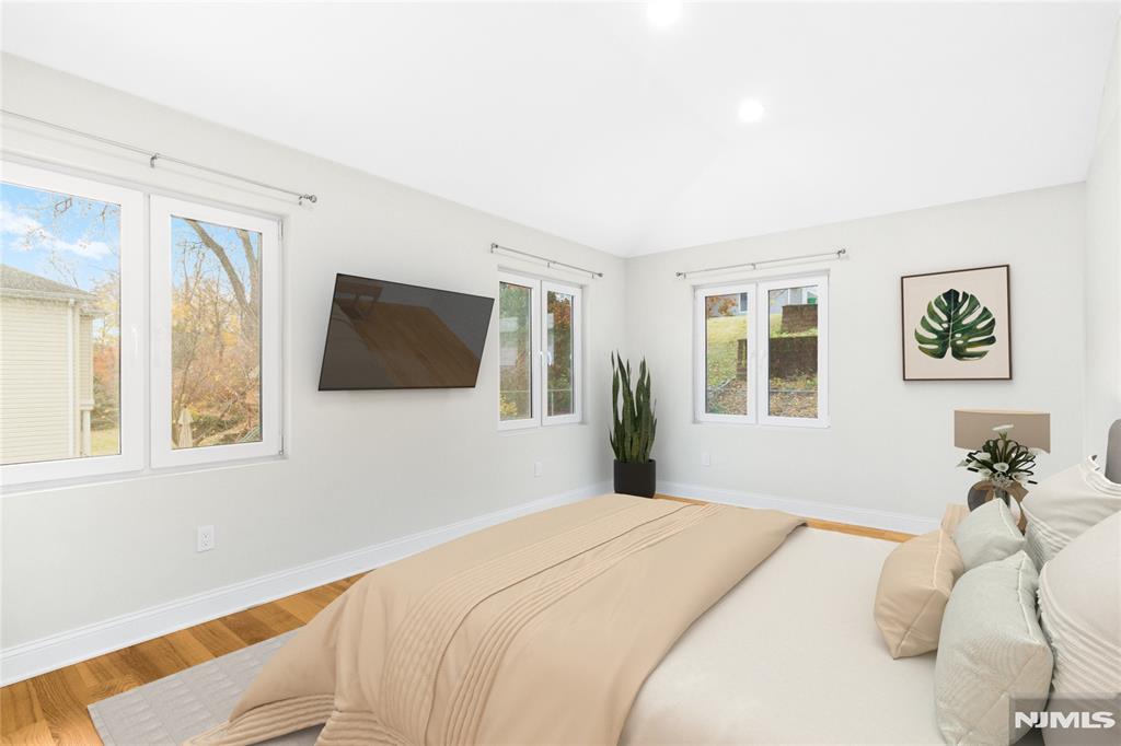 property viewer photo 12