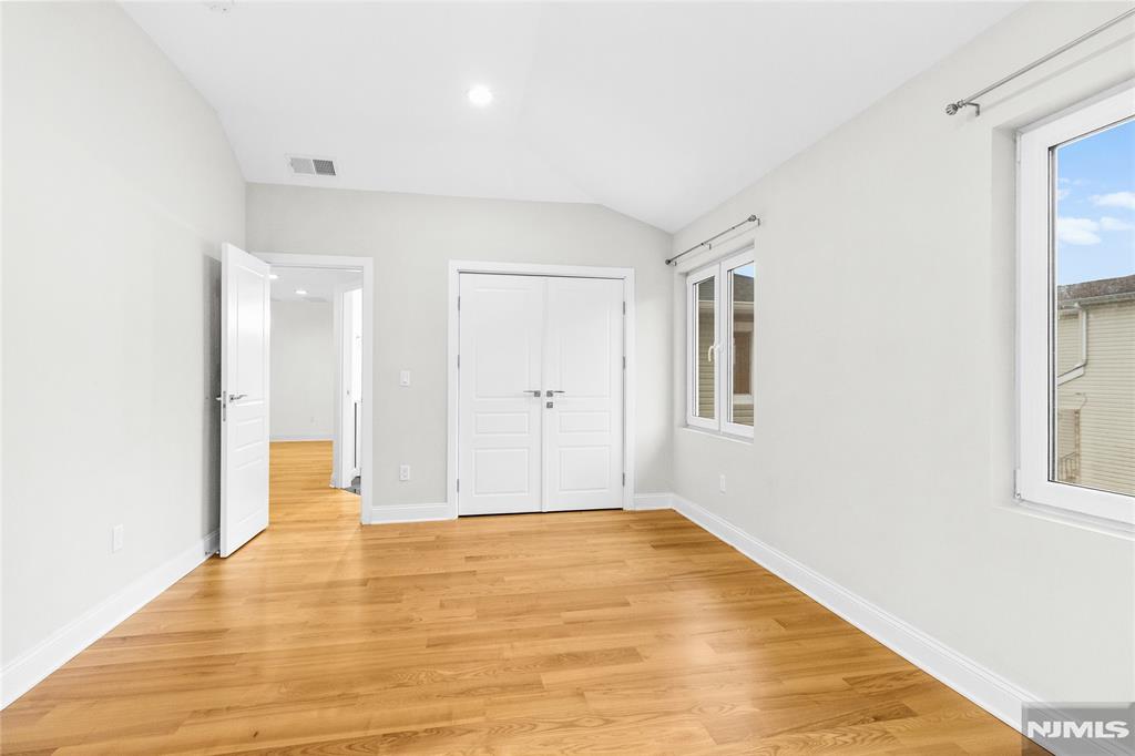 property viewer photo 14