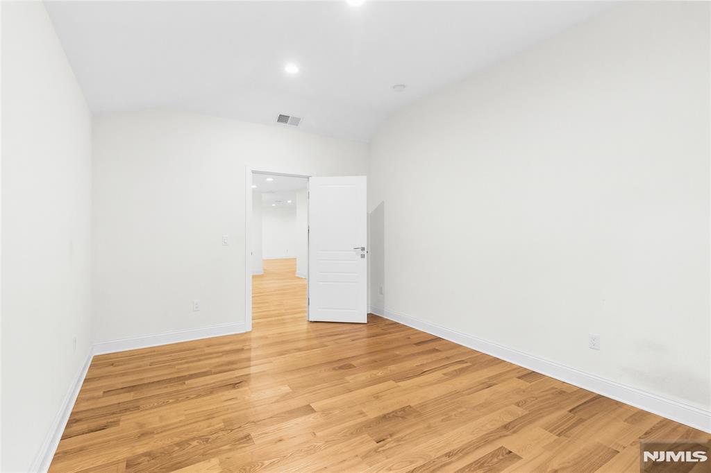 property viewer photo 17