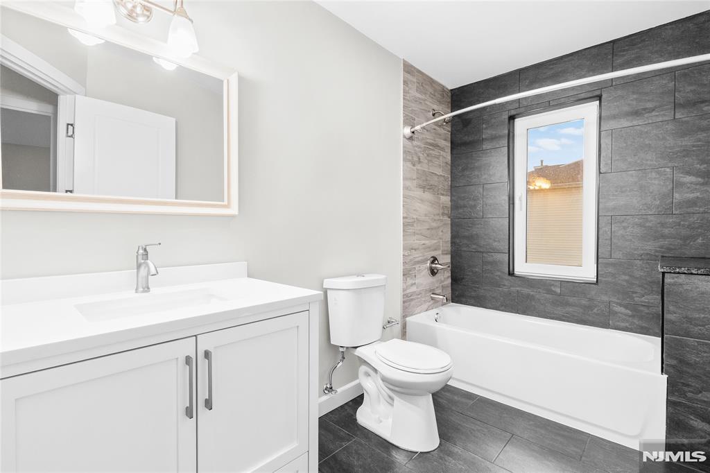 property viewer photo 18