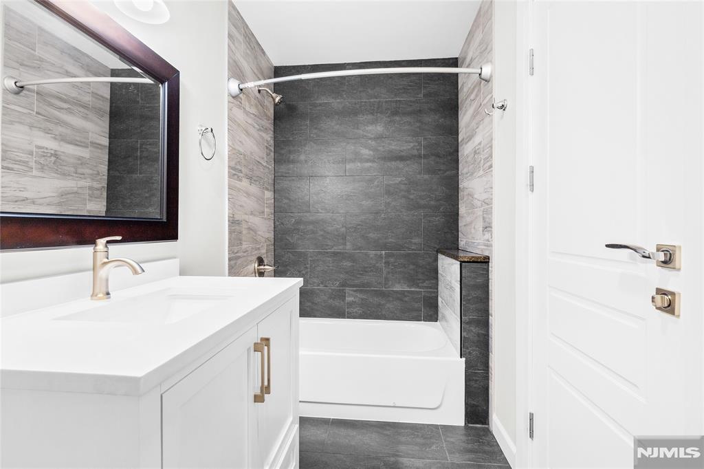 property viewer photo 19