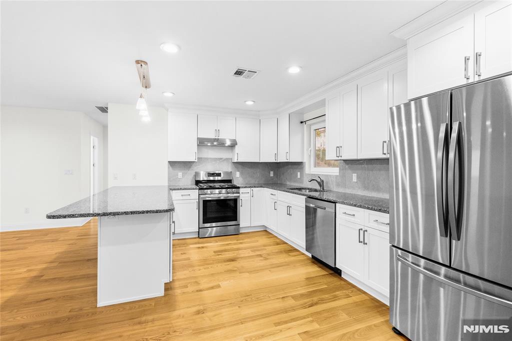 property viewer photo 2